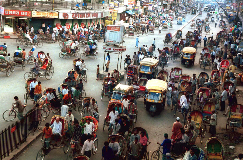 Illustration for article titled Incredible Ways People Deal with Overloaded Transit Systems in Asia